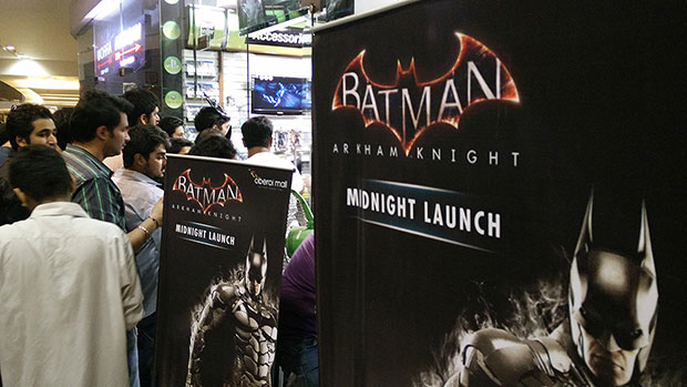 batman-arkham-knight-midnight-launch-006